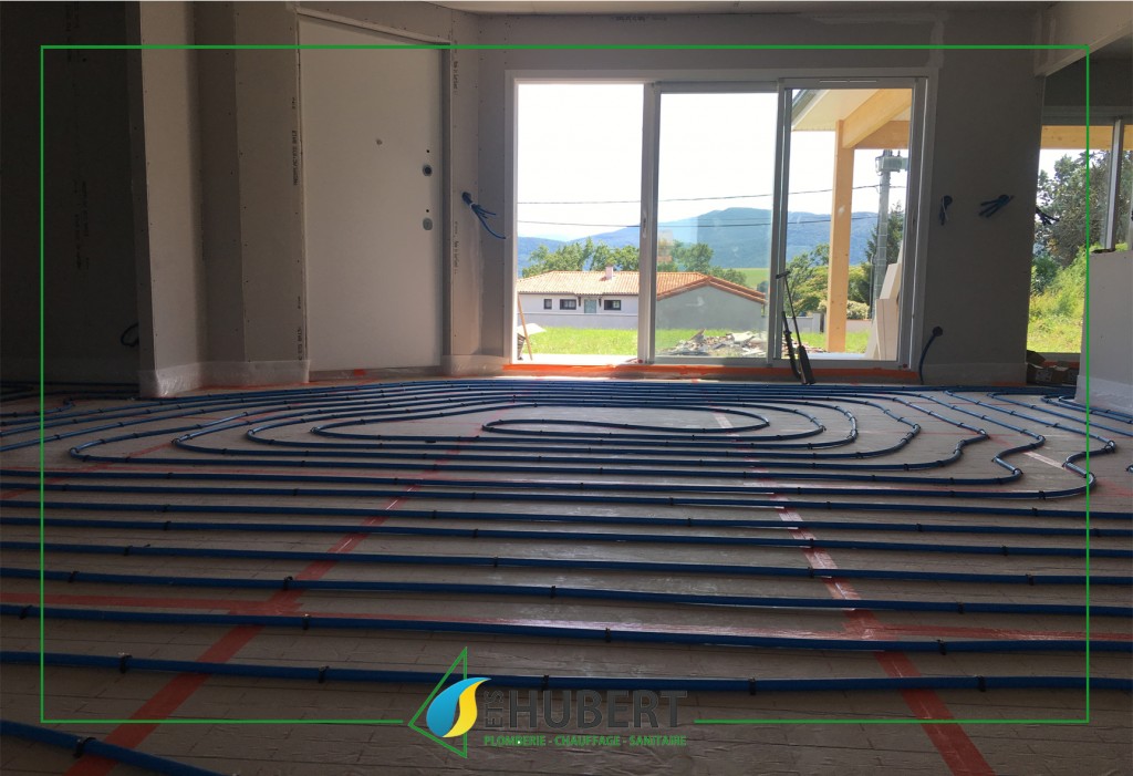 Installation d'un plancher chauffant dans une maison en construction