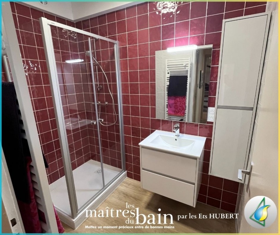 Rénovation globale : une salle de bain stylée et élégante, pensée pour durer dans le temps, on adore !